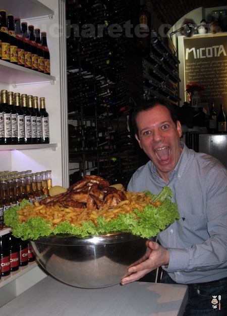 ¡Barra libre de Alitas de Pollo a la parrilla en Madrid! ¡Puedes comer 10 Kg por 7,50 € si quieres! - © Cucharete.com