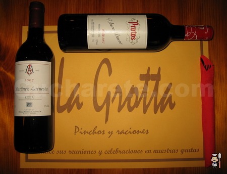Botella de Rioja, Ribera del Duero o Sangría GRATIS en el Restaurante La Grotta - © Cucharete.com